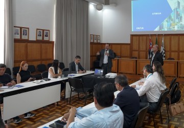 Equipe da CAIXA apresenta programas de apoio a políticas públicas e linhas de financiamento ao governo municipal