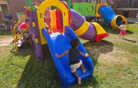 Prefeitura instala playgrounds em mais de 60 escolas municipais e creches comunitárias